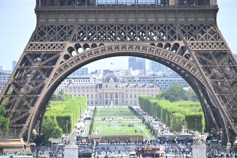 <img alt="" src="/images/0/0/9/e/7/009e77970ad17ed7341cbe312033d9b6bb7f4854-eiffel-1.jpg" />