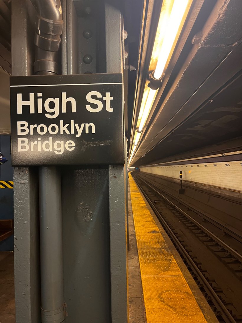 <img alt="" src="/images/f/4/8/f/b/f48fb43ac44f002b1d4b393f7ba7417f27a18cd1-brooklyn-05.jpeg" />